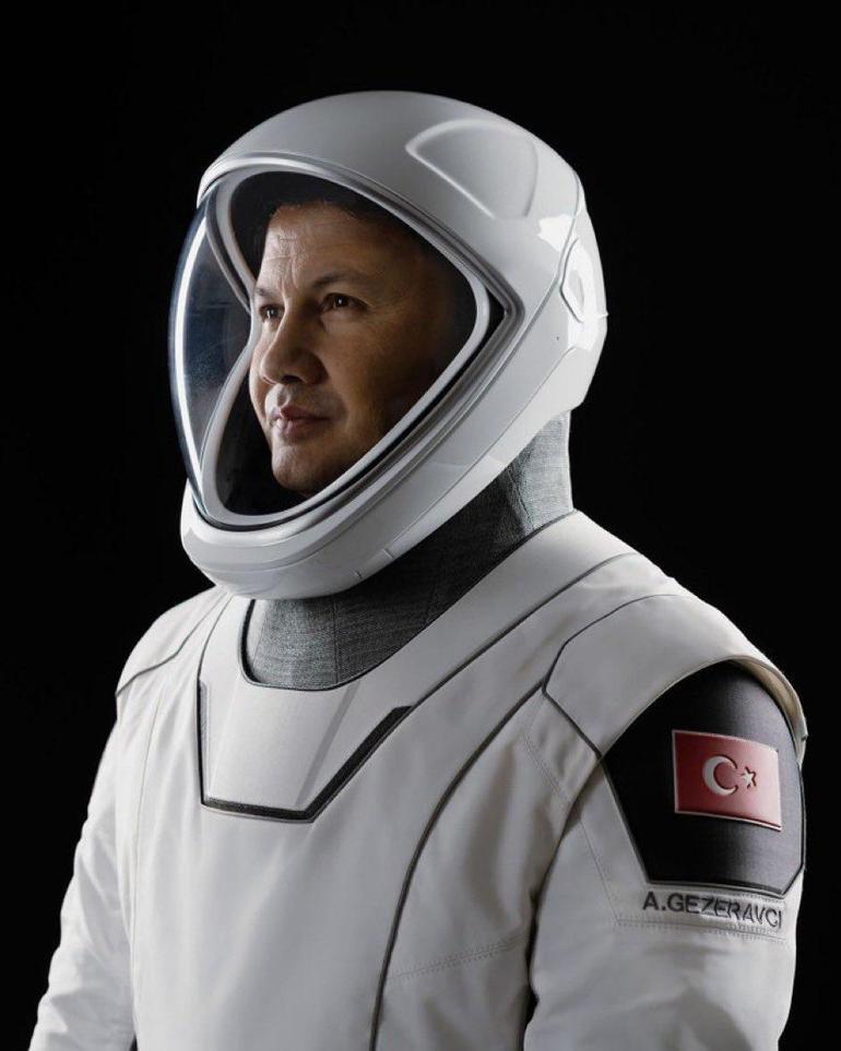 Hülya Avşardan ilk Türk Astronot Alper Gezeravcıya: Ben geldim, seni bekliyorum