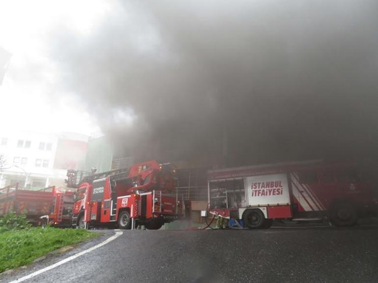 Üsküdarda 4 katlı otoparkta yangın Çok sayıda ekip sevk edildi