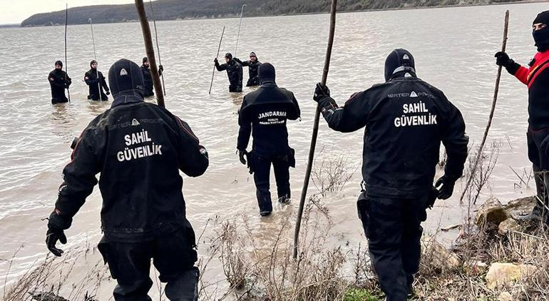 Çatalcada tekne alabora oldu 1 kişi aranıyor