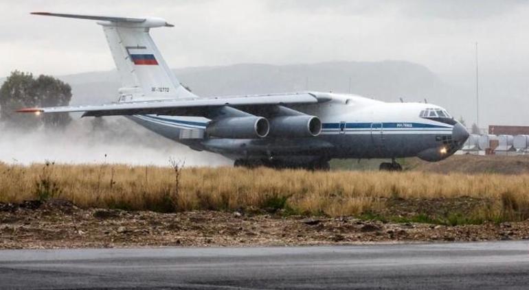 İçinde esirlerin de olduğu dev Rus uçağı yere çakıldı Korkunç görüntüler