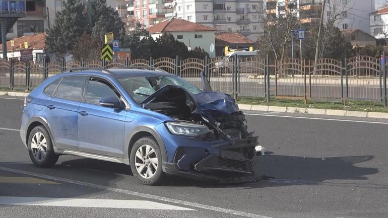 Ankarada üst gecidi kullanmayan aileye araç çarptı: 3 ölü,