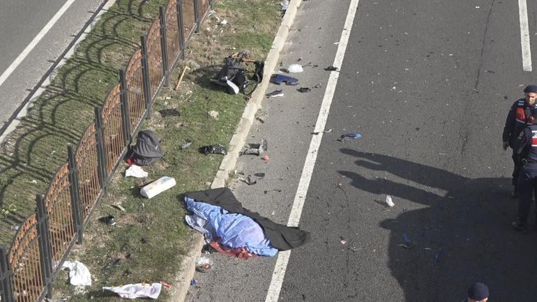 Ankarada üst gecidi kullanmayan aileye araç çarptı: 3 ölü,