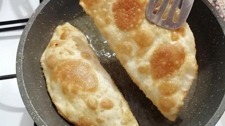 Yağ çekmeyen çi börek Hamurun içine katınca çıtır çıtır oluyor