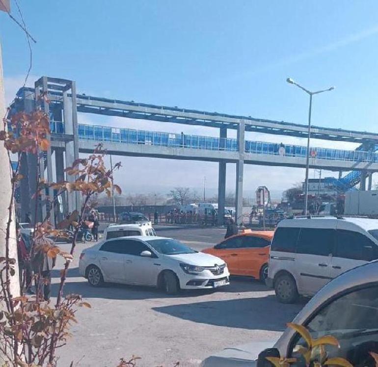 Ankarada üst gecidi kullanmayan aileye araç çarptı: 3 ölü,