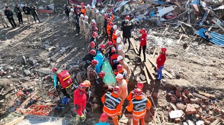 İki fay hattının keşiştiği kentte deprem hazırlığı Özel eğitimli 80 tim oluşturuldu