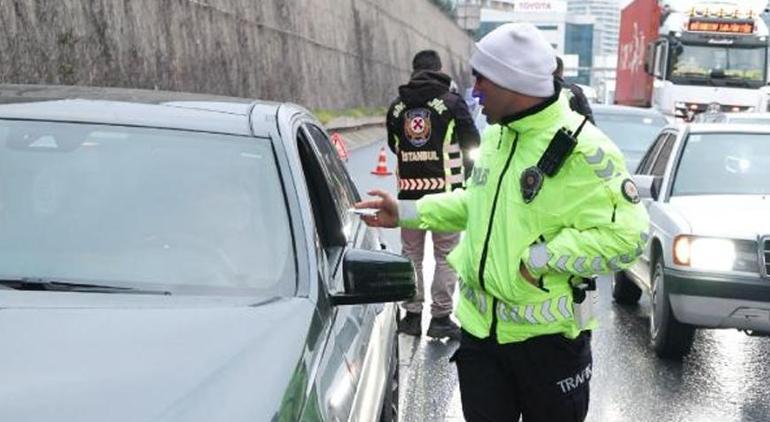 Polis affetmedi İstanbulda bu sürücülere ceza yağdı
