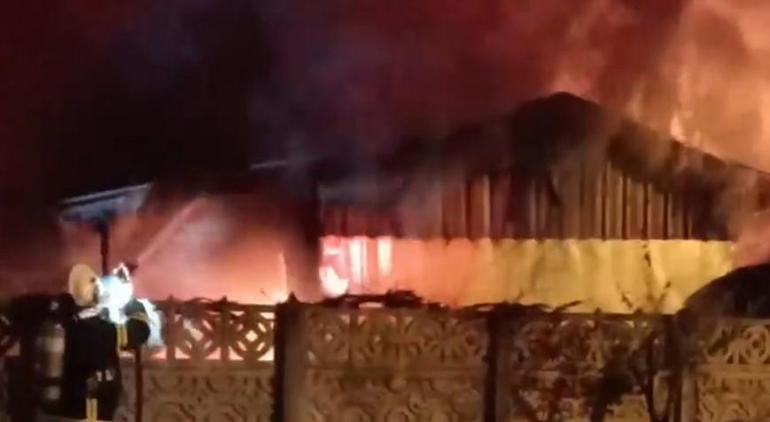 Düzcede tek katlı evde yangın çıktı 1 kişi hayatını kaybetti