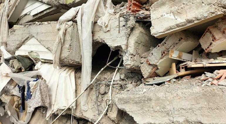 Depremde 52 kişinin yaşamını yitirdiği Reyyan Apartmanı davası başladı