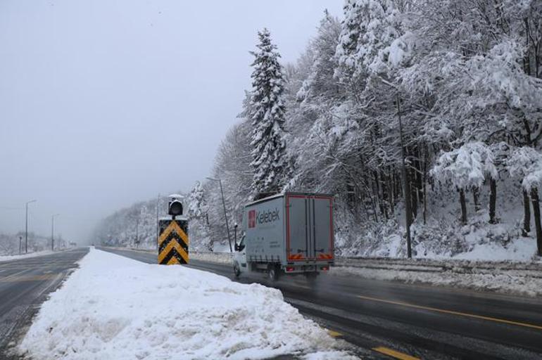 Kar yağışı durdu, Bolu Dağı geçişi trafiğe açıldı