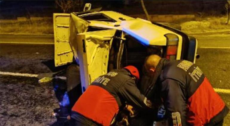 Nevşehirde refüje çarpan araç takla attı 5 yaralı var