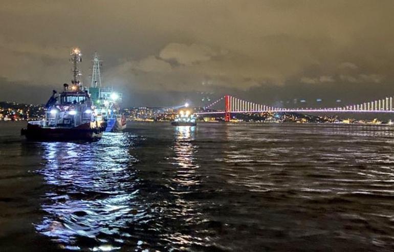 İstanbul Boğazında arıza yapan gemi kurtarıldı