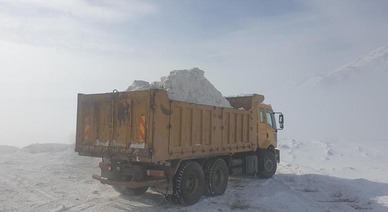 Vanda kar esareti 451 yerleşim yeri yolunun 148i açıldı