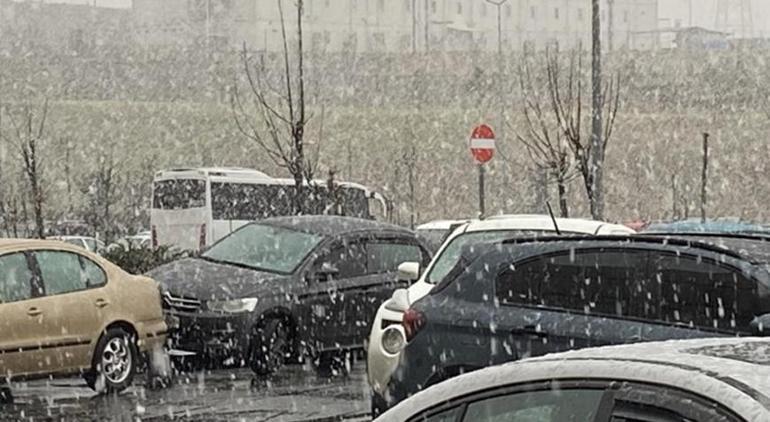 Son dakika... Meteorolojiden yeni uyarı İstanbulda kar etkisini artıracak, bu geceye dikkat