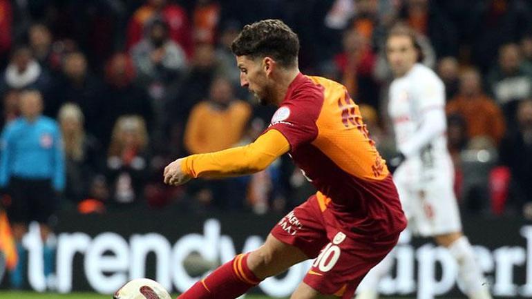 Galatasarayda Okan Buruk tarih yazdı Direkler maçın hikayesi oldu