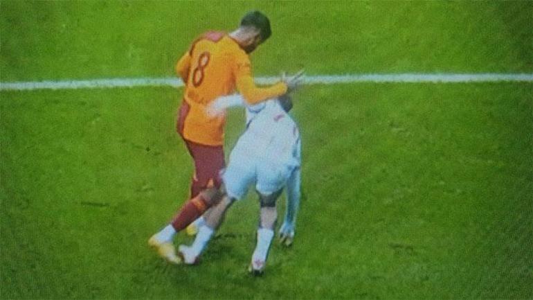 Galatasaray maçında tartışma yaratan pozisyon Eski hakemler açıkladı: Penaltı verilmeliydi