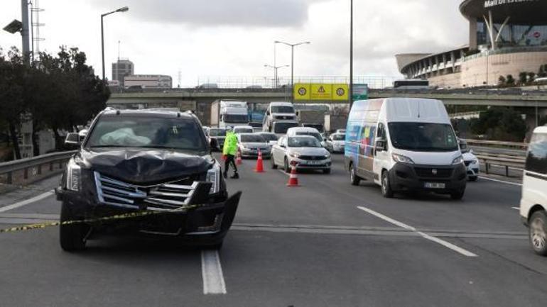 İstanbulda iş insanının aracına saldırı Motosikletten kurşun yağdırıldı