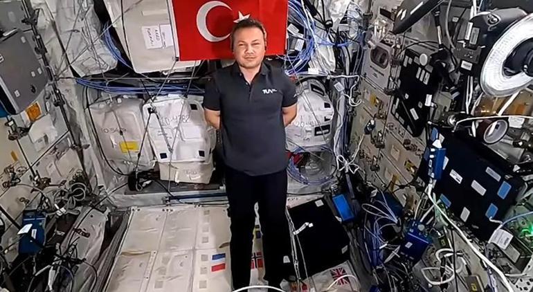 Astronot Alper Gezeravcıya uzaylı ve karadelik sorusuna cevap: Görünmez olan süper kahraman gibi