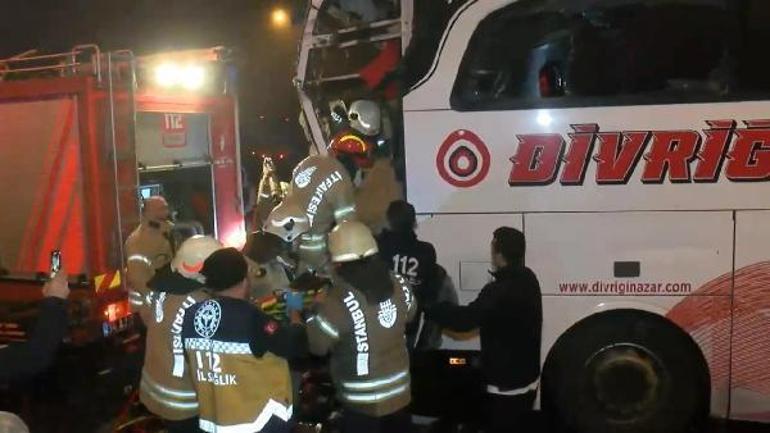 Kuzey Marmara Otoyolunda yolcu otobüsü TIRa çarptı: 1i ağır 19 yaralı