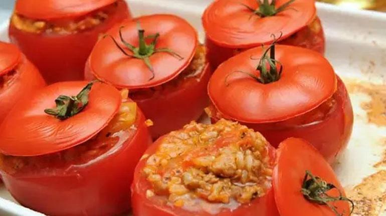 Biber ve kabak dolmasını solladı Farklı lezzet arayanlara domates dolması