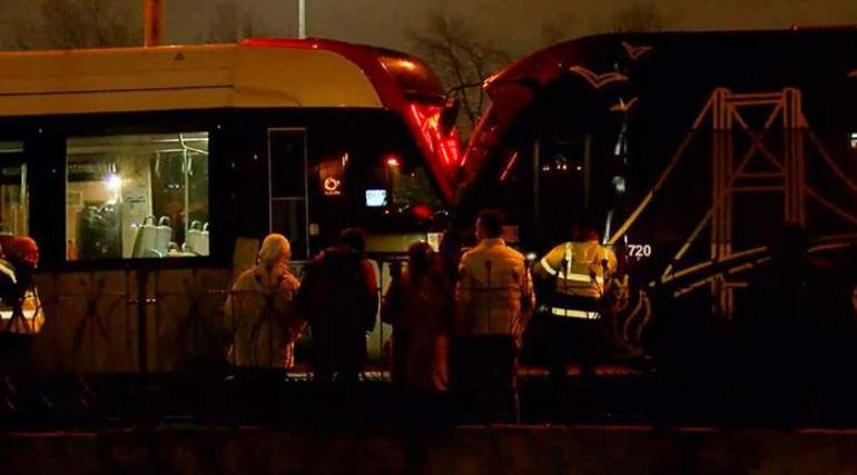 Zeytinburnunda iki tramvay çarpıştı Makinist yaralandı