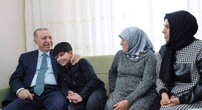 Cumhurbaşkanı Erdoğan ve MHP Lideri Bahçeliden depremzede aileye ziyaret