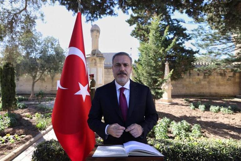 Bakan Fidan, Malta’da Türk Şehitliğini ziyaret etti