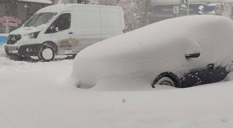 Ardahan’da son 55 yılın en yoğun kar yağışı Okular tatil edildi
