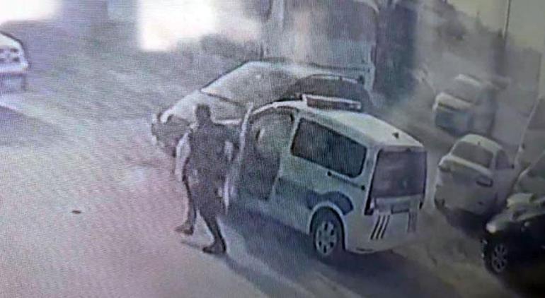 Bulgaristan plakalı otomobil, ekip aracına çarptı 2 polis yaralandı