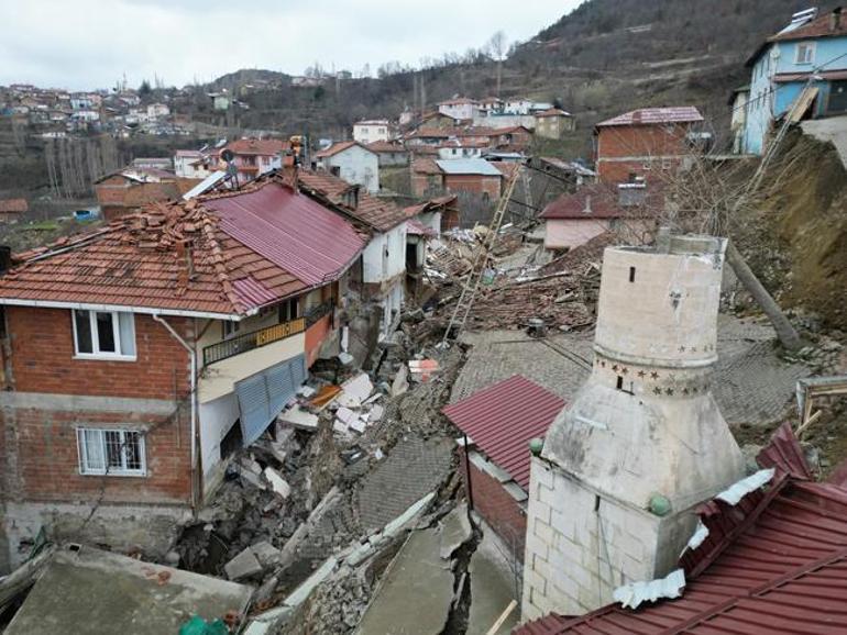 Korkutan açıklama Köy ikiye yarıldı: Ne heyelan ne de toprak kayması