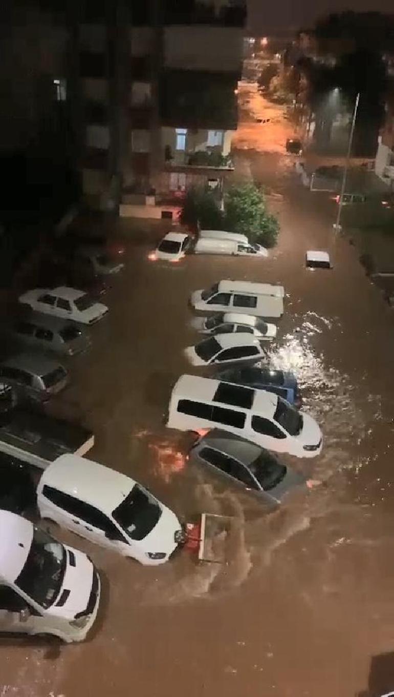 Son dakika Antalyadaki sel felaketinden acı haber Bir kişinin cansız bedeni otomobilde bulundu