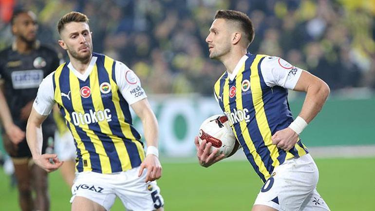 Levent Kalkan: Fenerbahçenin elinde büyük şans var Galatasarayın işi daha zor