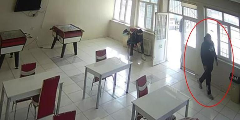 Öğretmene okulda bıçaklı saldırı Görüntüler ortaya çıktı