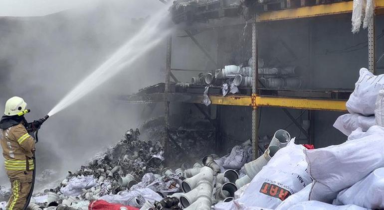 Arnavutköyde bir iş yerinde korkutan yangın İşçiler hastaneye kaldırıldı