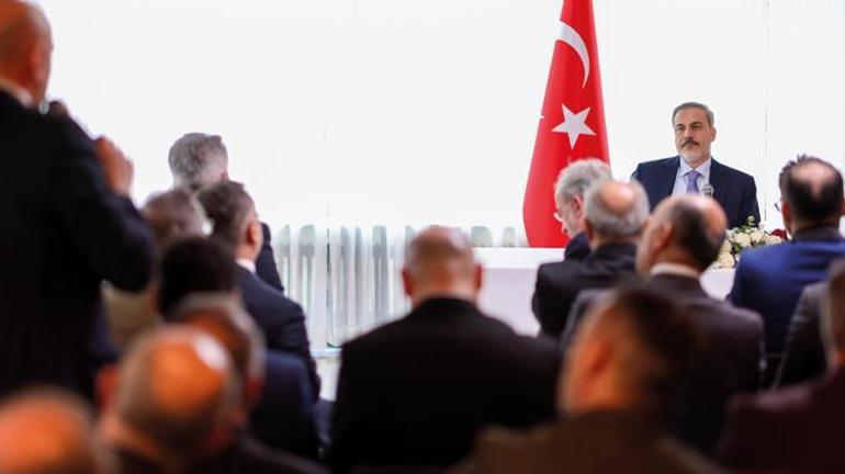 Hakan Fidan, Almanya’da Türk vatandaşları ve STK temsilcileri ile bir araya geldi
