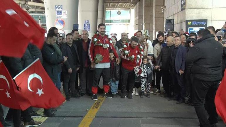 Taha Akgül ve şampiyon güreşçilere Başkentte coşkulu karşılama