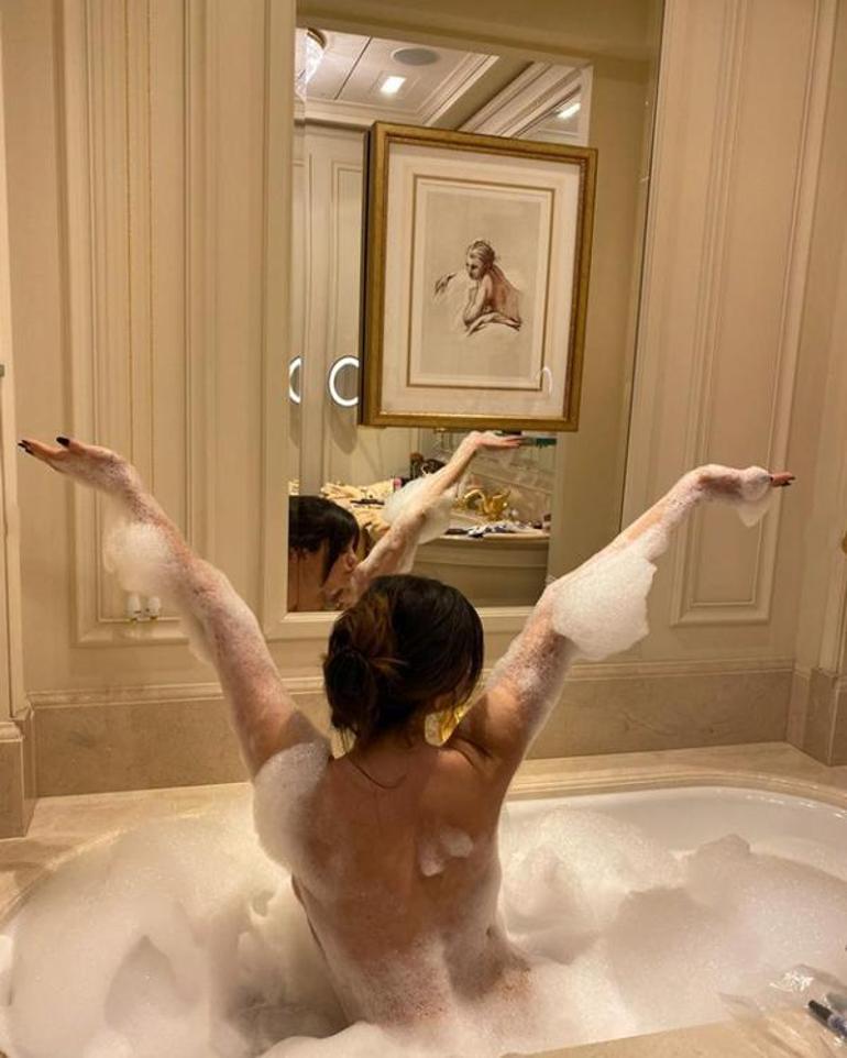 Selena Gomezden iddialı fotoğraf Köpük banyosu yaparken paylaştı