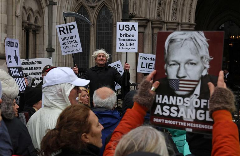 WikiLeaks kurucusu Assangeın son hukuki mücadelesi: Karar ileri tarihe ertelendi
