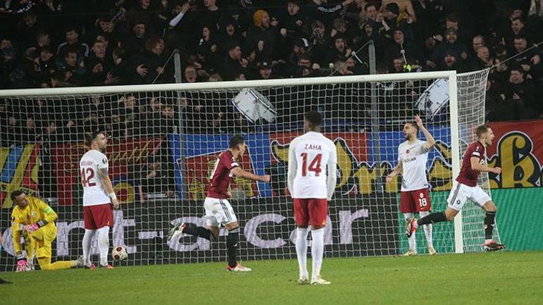 Ümit Davaladan Galatasaraylı oyunculara sert eleştiri: Saçma sapan pas Yerden kalkamadı