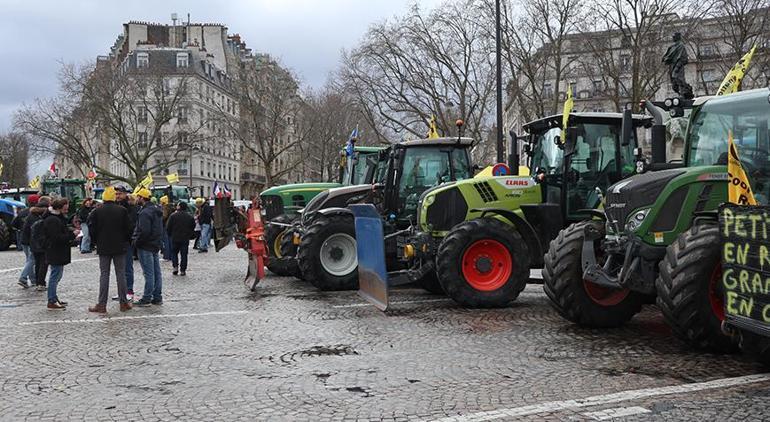 Avrupada çiftçi eylemleri hız kesmiyor Yolu kapattılar