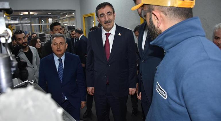Cumhurbaşkanı Yardımcısı Cevdet Yılmaz İzmir Valiliğini ziyaret etti