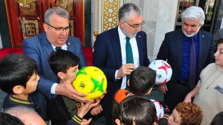 Başkan Çerçiden Bakan Işıkhan’a ziyaret Belediyenin hizmetleri hakkında bilgiler verdi
