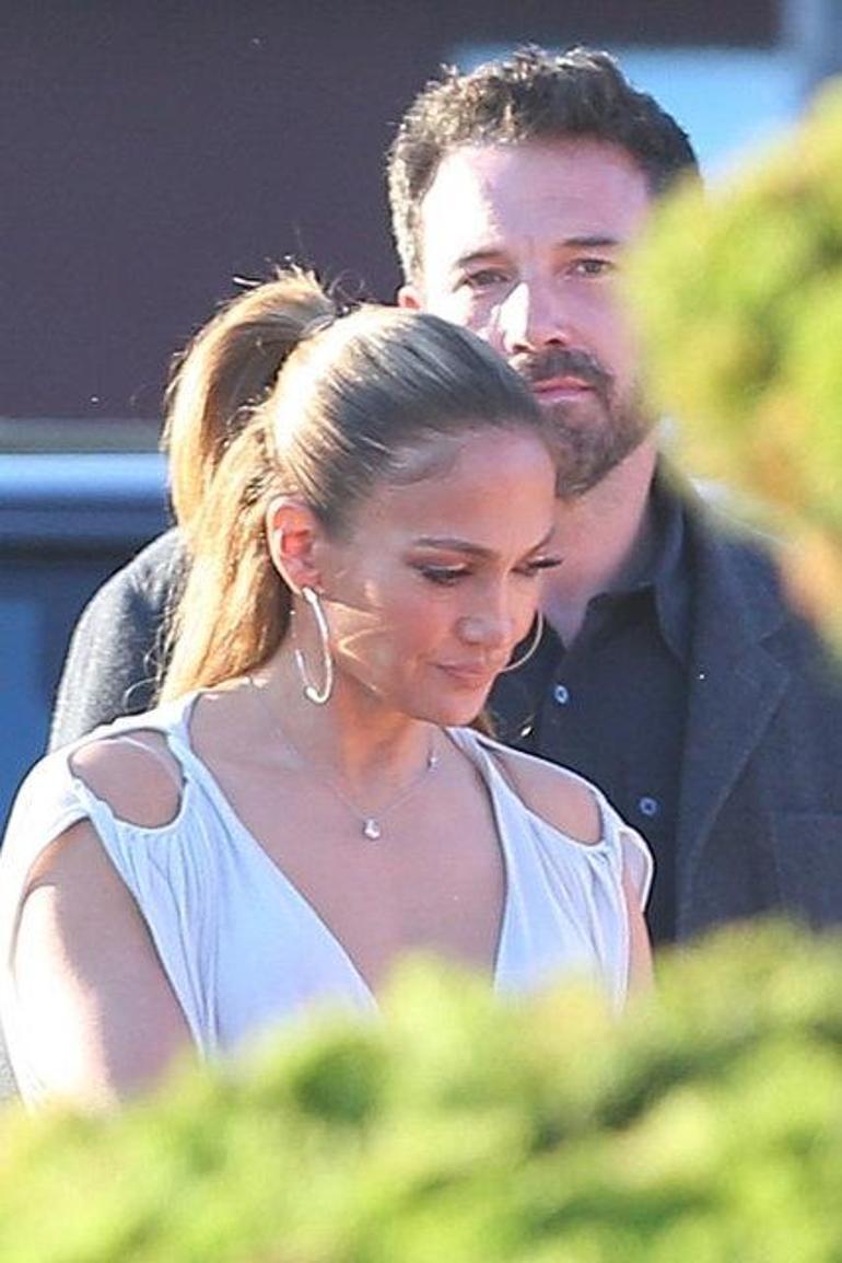 Jennifer Lopez ile Ben Affleck sokakta aşka geldi