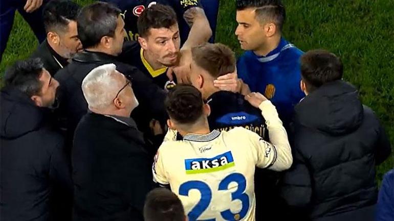 Fenerbahçede Mert Hakan Yandaş ve Kazımcan Karataş tartıştı Maç sonu özür diledi