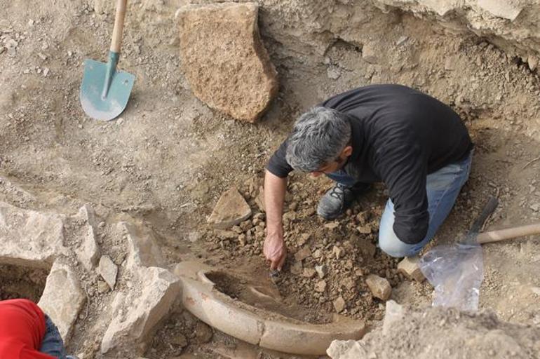 Bozcaadada bulundu Çok sayıda çocuk mezarı tespit edildi