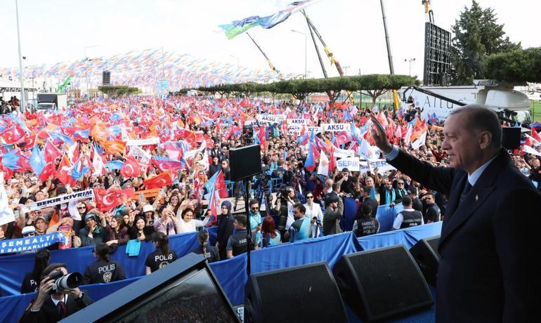 Cumhurbaşkanı Erdoğandan Özgür Özele tepki:  Ayakları titremeye başladı