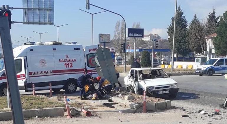 Kütahyada otomobiller çarpıştı 3 kişi öldü, 2 kişi yaralandı