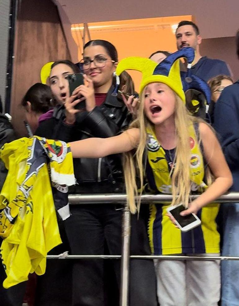 Fenerbahçe - VakıfBank maçı sonrası Eda Erdem izdihamı