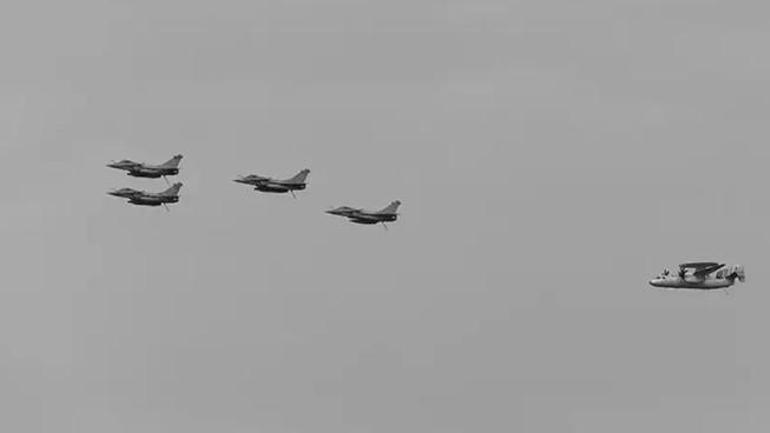 Su-30 Karadenizde Casusu yakaladı Fransızlardan 14 gün sonra Eurofighter uçaklarıyla geldiler