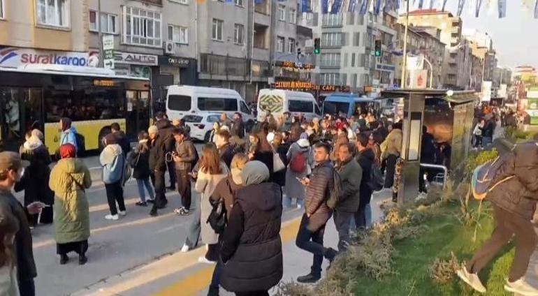 İstanbulda metro arızası ulaşımı felç etti