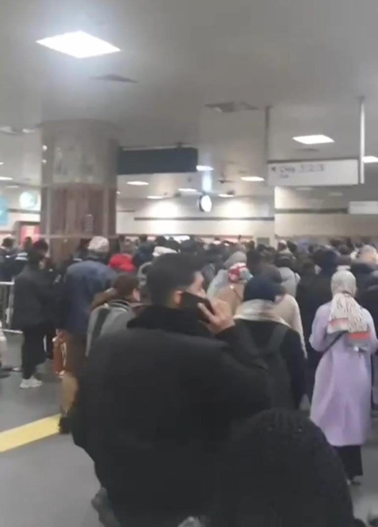 İstanbulda metro arızası ulaşımı felç etti